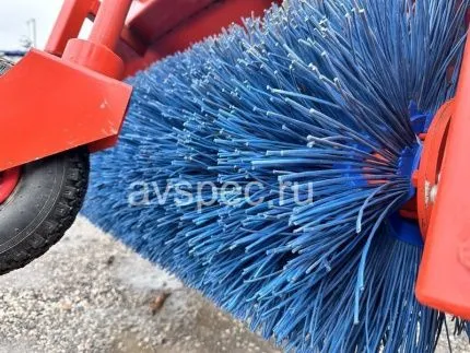 Коммунальная подметальная щетка